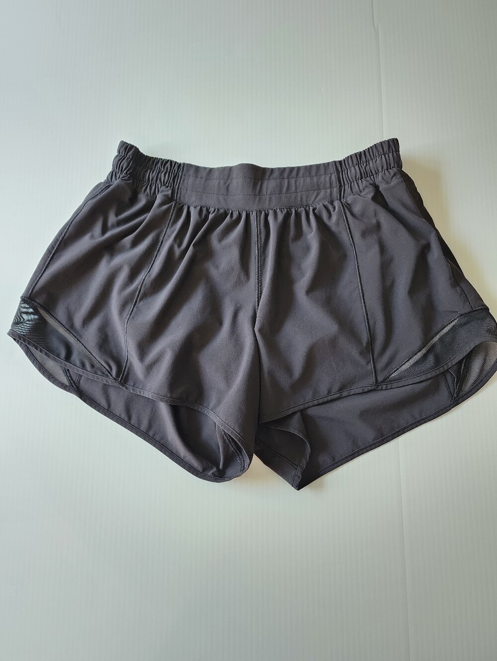 Lululemon hotty hot 4” shorts size 10